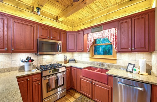 Waynesville House | 4 BR Mountain cabin with beautiful long range views in quiet gated community