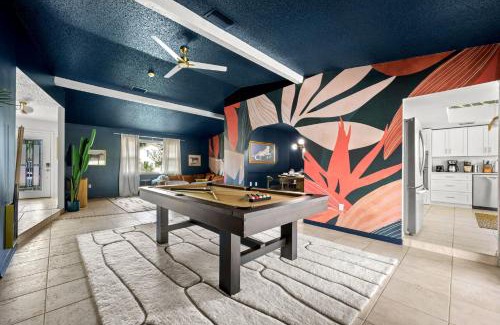 Whitney Beach House | 4 Br Sleeps 10 Private Pool Putt Putt Dog Friendly