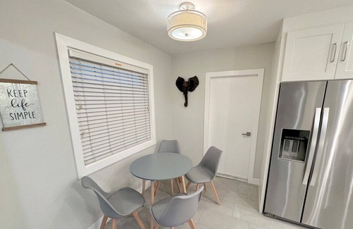 Southwest Anaheim House | ☀️4 BR Villa - Heated Pool/Spa Walk to Disneyland