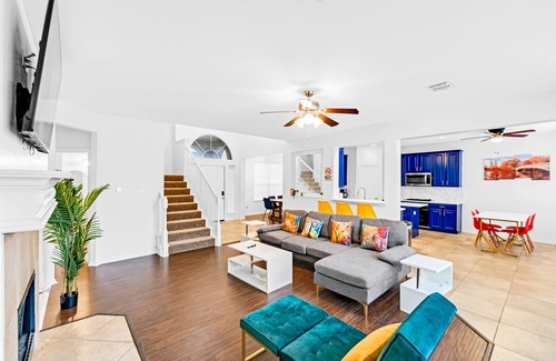 South Arlington House | 4 BR w/pool, 10 min to Six flags, AT&T Stadium & Globe life park