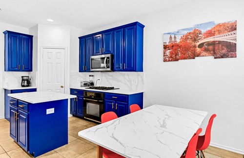 South Arlington House | 4 BR w/pool, 10 min to Six flags, AT&T Stadium & Globe life park