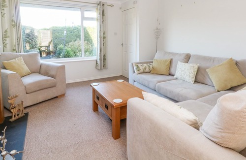 Conwy Cottage | 4 BRYN SEIRI ROAD, pet friendly, with a garden in Conwy