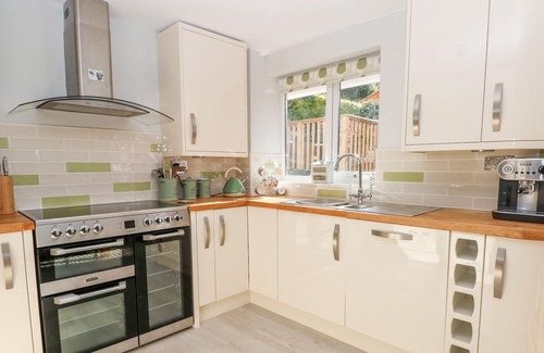 Conwy Cottage | 4 BRYN SEIRI ROAD, pet friendly, with a garden in Conwy