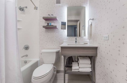 Downtown Denver Hotel | 4 Budget-Friendly Units! Near Colorado Convention Center, w/Pool, Pet-Friendly!