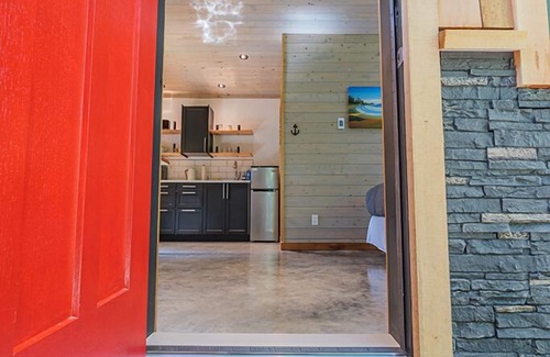 Ucluelet Cabin | #4 CABIN COUPLES KING BED HOTTUB BEACH