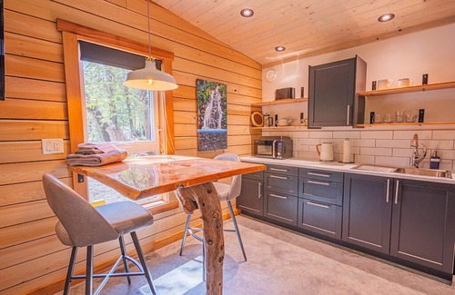 Ucluelet Cabin | #4 CABIN COUPLES KING BED HOTTUB BEACH