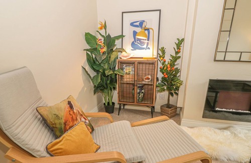 South Cave Cottage | 4 CASTLE MEWS, pet friendly, with a garden in South Cave