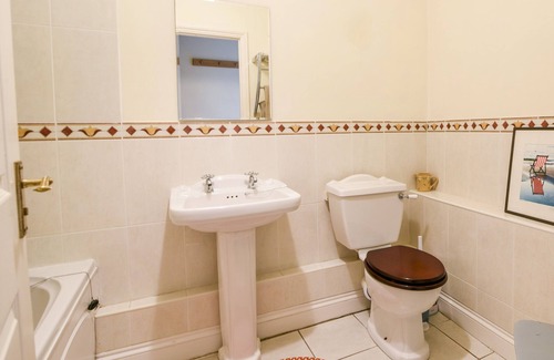 Charmouth House | 4 CHARMOUTH HOUSE, pet friendly, with a garden in Charmouth