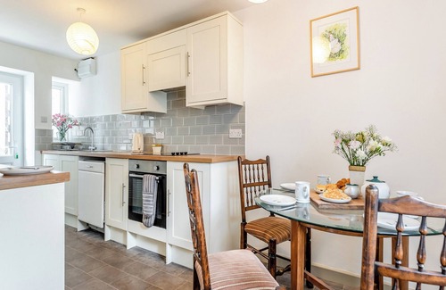 Pembroke Cottage | 4 Cromwells Cottage-UK40933