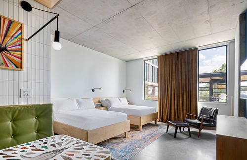 East Cesar Chavez Hotel | 4 Family-friendly Double Rooms at Arrive Austin!