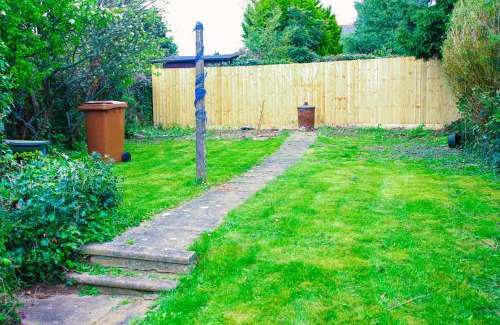 Wellingborough House | 4 Guests - Free Parking - Near Attractions