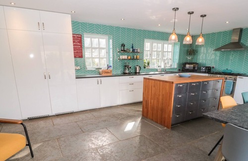 Woodhorn House | 4 HIGH HAUXLEY, pet friendly, character holiday cottage in Amble