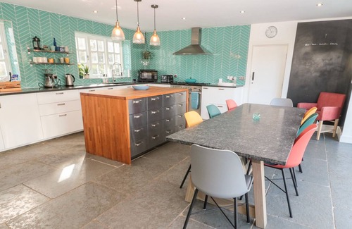 Woodhorn House | 4 HIGH HAUXLEY, pet friendly, character holiday cottage in Amble