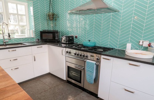Woodhorn House | 4 HIGH HAUXLEY, pet friendly, character holiday cottage in Amble