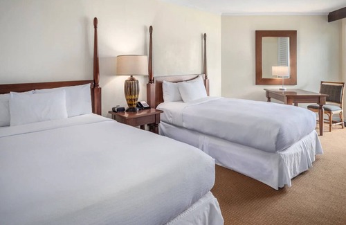 Hanamaulu Hotel | 4 Home-like accommodation w/Garden View! Outdoor Pool, Near Lydgate State Beach