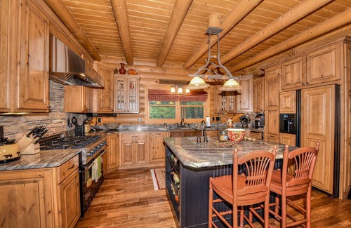 Maggie Valley House | 4 King bedrooms, great view, hot-tub in Gated Smoky Mtn Retreat