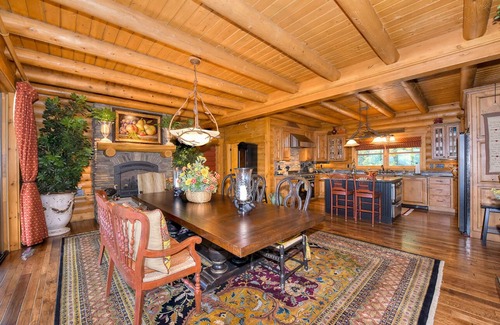 Maggie Valley House | 4 King bedrooms, great view, hot-tub in Gated Smoky Mtn Retreat