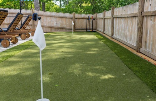 Northwest Harwich House | 4-King Beds in Cape Cod Heated Pool Putting Green Game Room Speak Easy Skeeball