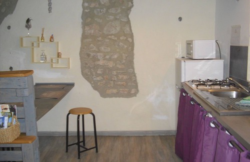 Gordes Apartment | 4 km from Gordes, Gite for 2 people
