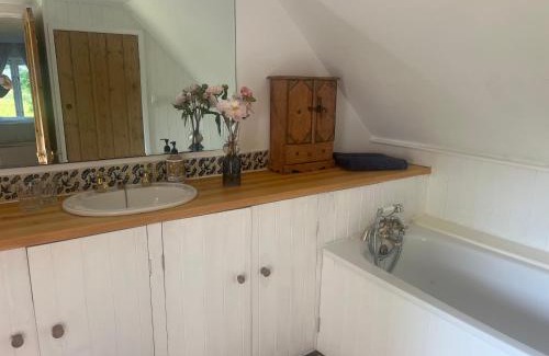 New Forest District Bed & Breakfast | 4 Lisle court cottages