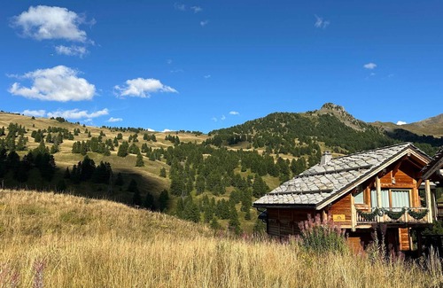 Les Claux Ski Chalet | 4* Luxury Chalet with Jacuzzi and Sauna