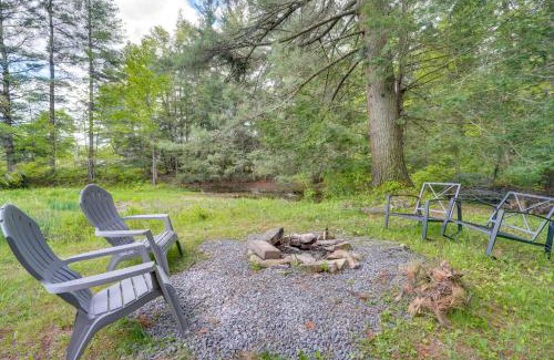 Blakeslee House | 4 Mi to Big Boulder The Cozy Cabin on 8 Acres!
