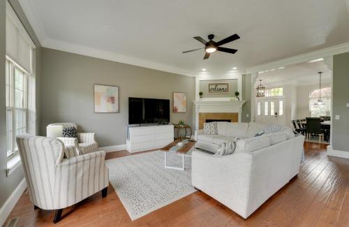 Branson House | 4 Mi to Branson Landing Huge Home with Game Room!