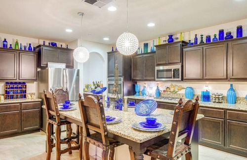 Rosedale House | 4 Mi to CSUB Campus: Spacious Home w/ Yard