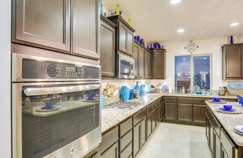 Rosedale House | 4 Mi to CSUB Campus: Spacious Home w/ Yard