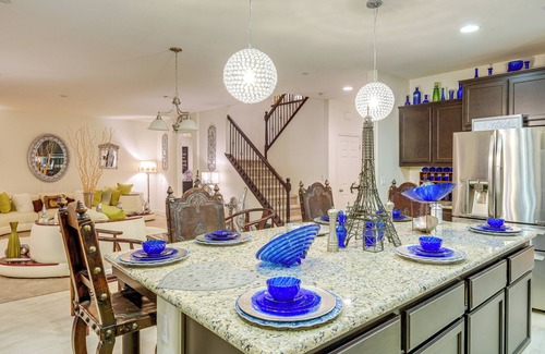 Rosedale House | 4 Mi to CSUB Campus: Spacious Home w/ Yard