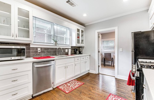 Westview House | 4 Mi to Dtwn: Relaxing Escape w/Yard in Atlanta
