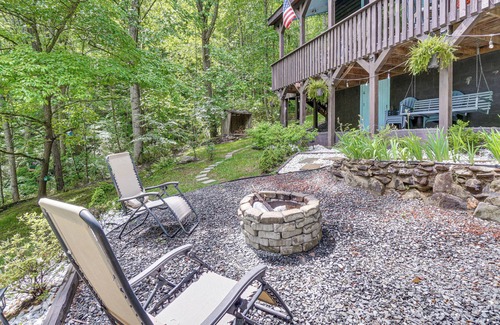 Robbinsville Cabin | 4 Mi to Lake Santeetlah: Cabin w/Deck & Views