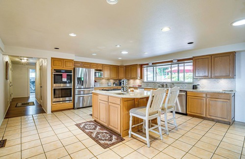 Roseburg Villa | 4 Mi to River: Umpqua Valley Villa w/Fire Pit!