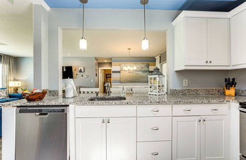 Venice Gardens House | 4 Mi to Venice Beach: Home w/Patio & Yard