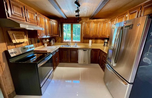 Killington House | 4 miles to Killington - 8 person hot tub