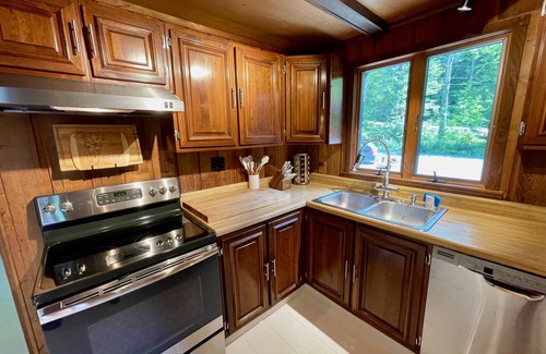 Killington House | 4 miles to Killington - 8 person hot tub