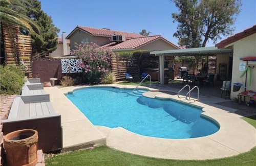 Paradise House | 4 miles to Strip/Big house with pool