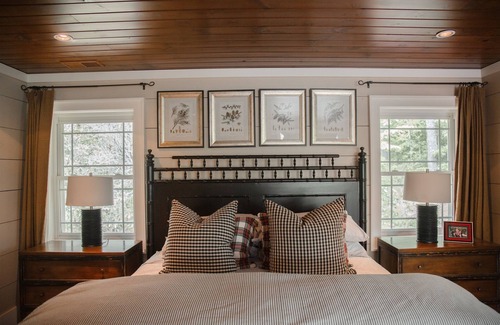 Mirror Lake Cabin | 4 Min. to Town, 2 Fireplaces, 2 King Suites, Screened Porch, Wooded Yard