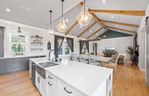 Vilano Beach House | 4 Min Walk to Beach~Golf Sim~Hot Tub~Private Backyard~Fire Pit~Outdoor Shower