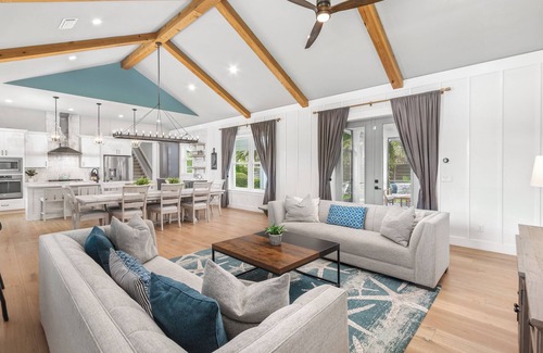 Vilano Beach House | 4 Min Walk to Beach~Golf Sim~Hot Tub~Private Backyard~Fire Pit~Outdoor Shower