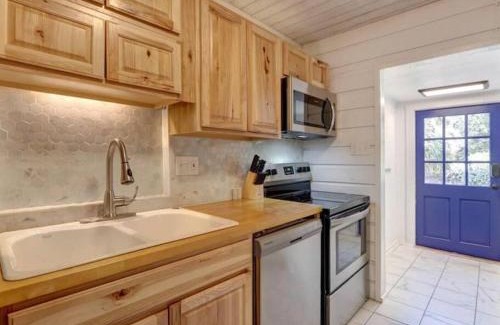 Tybee Island House | 4 Minute Walk To North Beach! Classic Cottage!