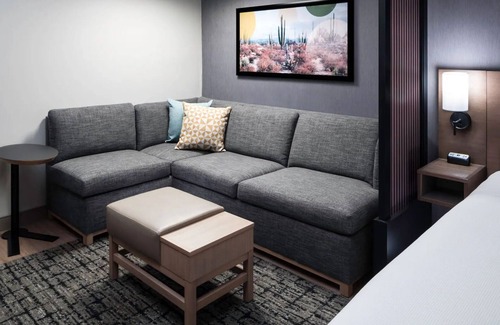Tempe Hotel | 4 Modern Rooms – Near Desert Garden, Local Trails, & City Nightlife