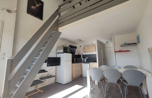 Les Angles Apartment | 4-person apartment with lake view