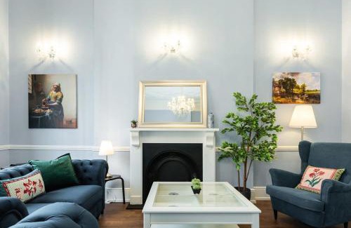 City Centre Dublin Apartment | 4 Poster Luxury Georgian Apartment