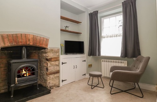 Wells Cottage | 4 PRIEST ROW, pet friendly, character holiday cottage in Wells