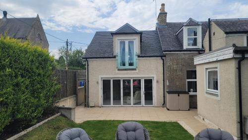 Perth Apartment | 4 Private bedroom house with 3 parking spaces free