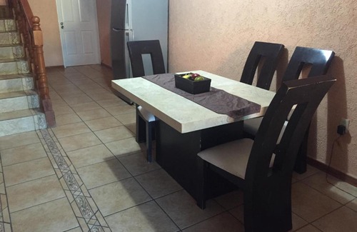 Zapopan House | 4 recamaras, zona sur, wifi, jardin, cochera