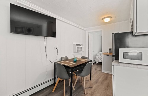 Old Orchard Beach Condo | 4 Seaside Suites Booked Together for Your Group