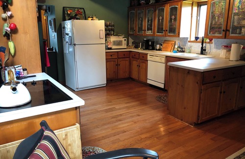Southampton Cottage | 4 Season/4 bedroom Log Home in Southampton. Walking distance to downtown/beach