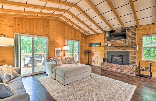 Beech Mountain House | 4-Season Family Retreat about 2 Mi to Ski Resort!